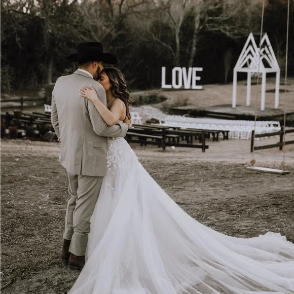 Wedding dress size 6 for sale! Asking $1,100 OBO